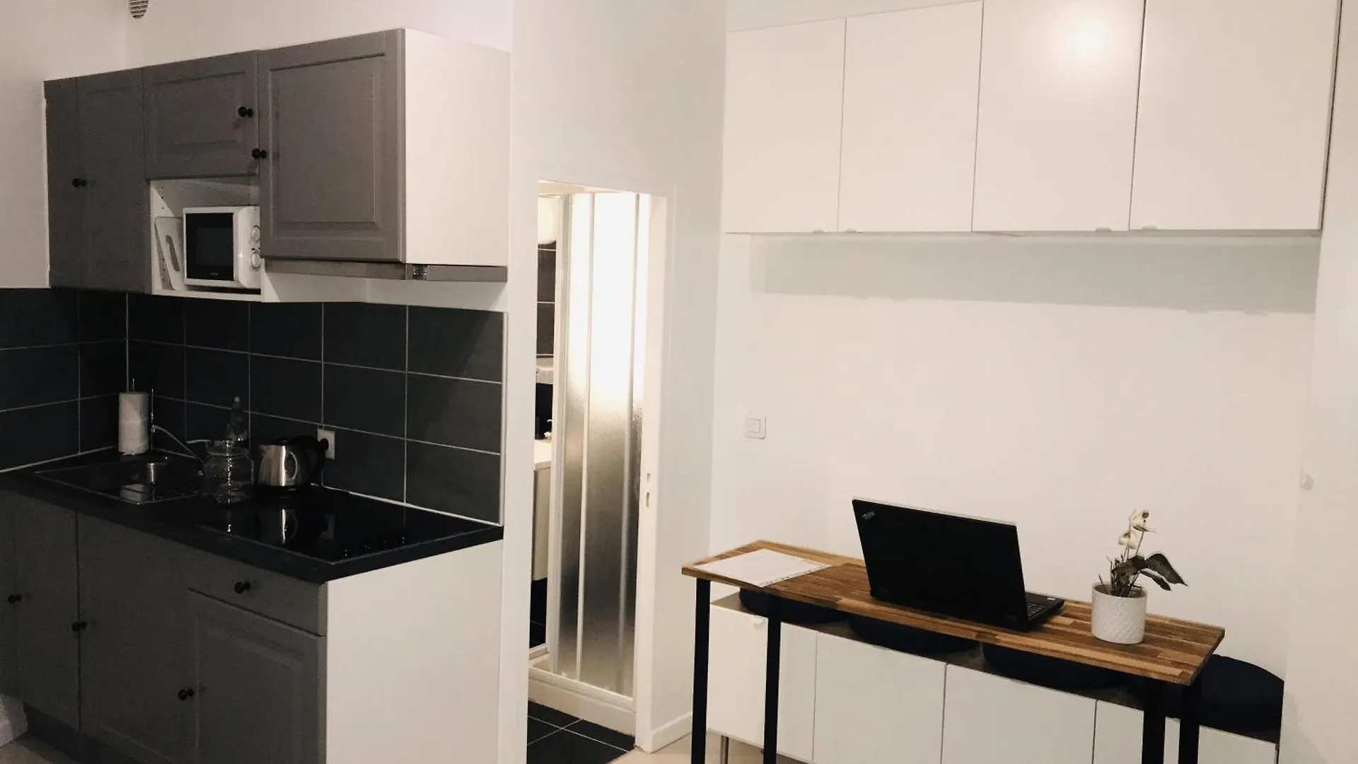 Studio 17 - Cosy & Modern Paris Apartment